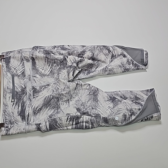 LULULEMON size 12 pace perfect crop light cast leggings - Picture 4 of 7